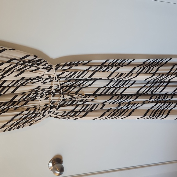 H&M black and white striped maxi dress - Picture 3 of 8